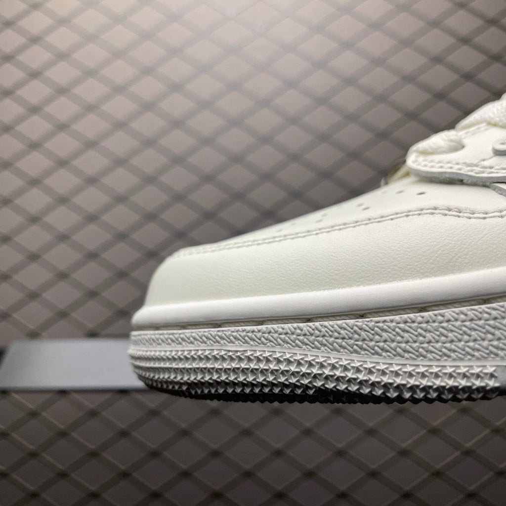 AJ1 Low Travis Scott x White Party