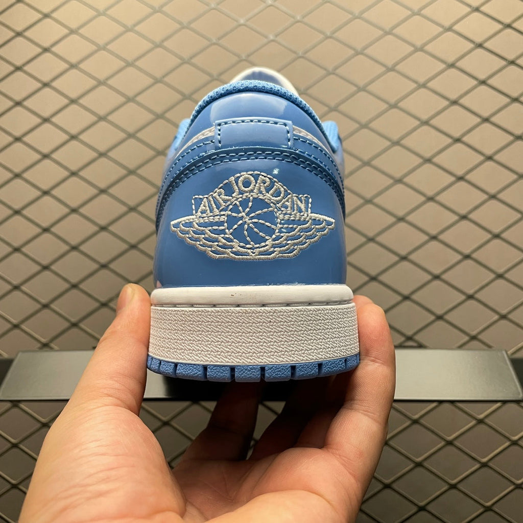 SB Dunk UNC