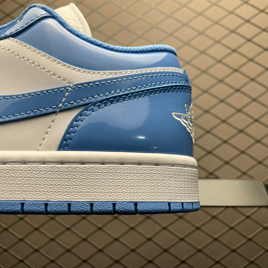 SB Dunk UNC